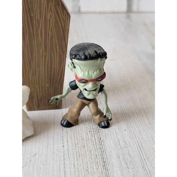 Halloween Frankenstein coffin ghost toy accessory set scary figure Coffin - Picture 3 of 10